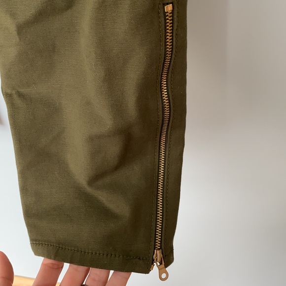 Kate Spade Skinny ankle zip cargo pants Size 2 - Picture 5 of 9